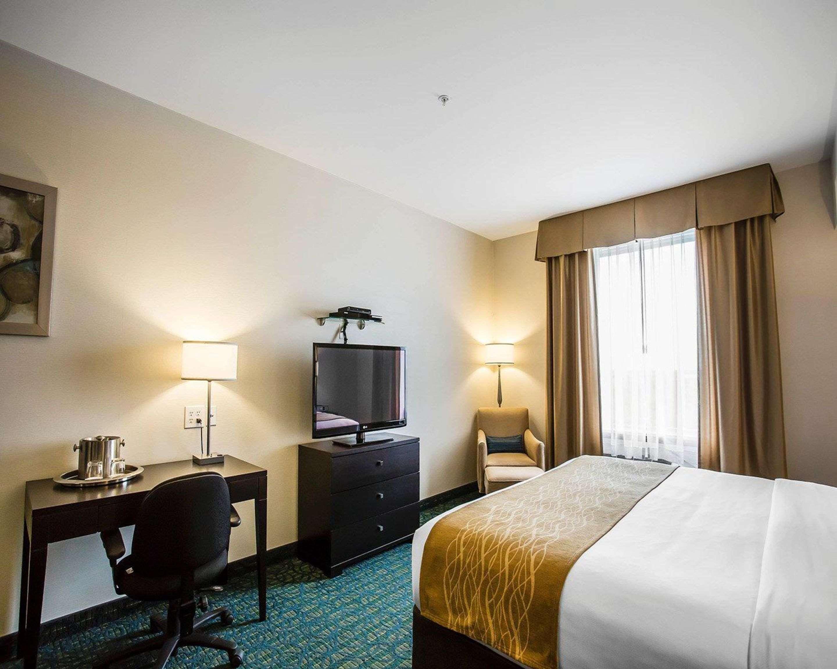 Comfort Hotel Bayer'S Lake Timberlea Екстериор снимка