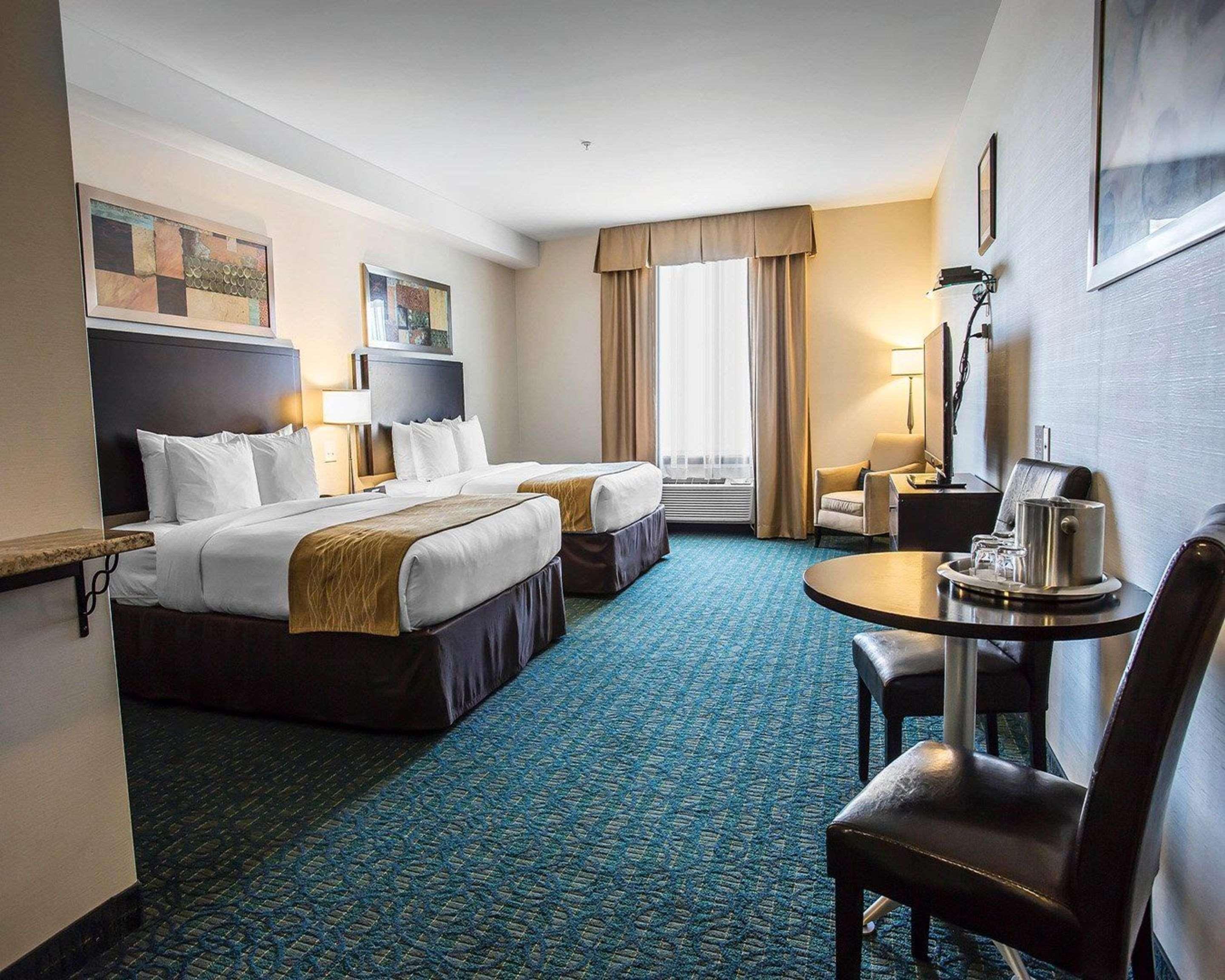 Comfort Hotel Bayer'S Lake Timberlea Екстериор снимка