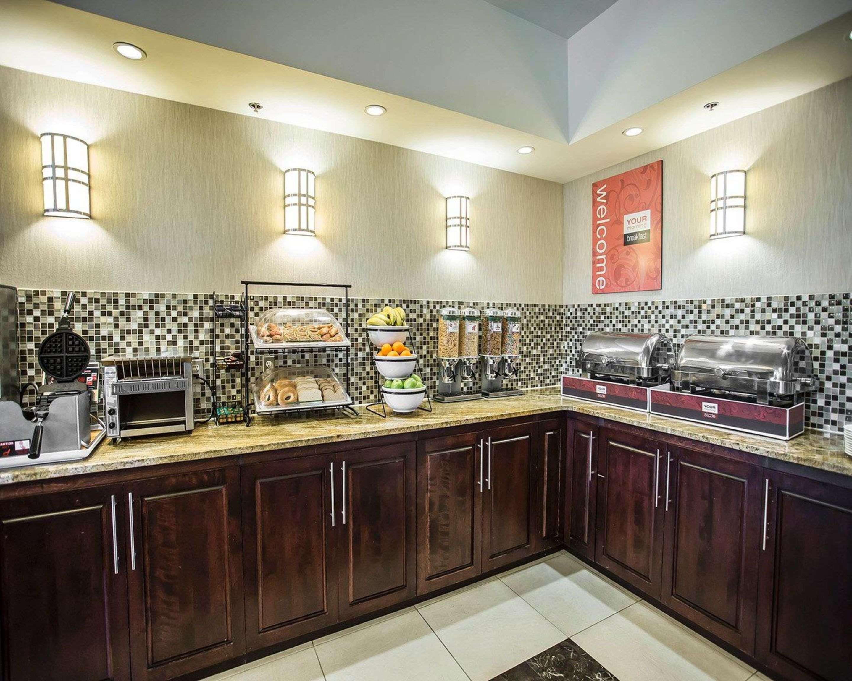 Comfort Hotel Bayer'S Lake Timberlea Екстериор снимка