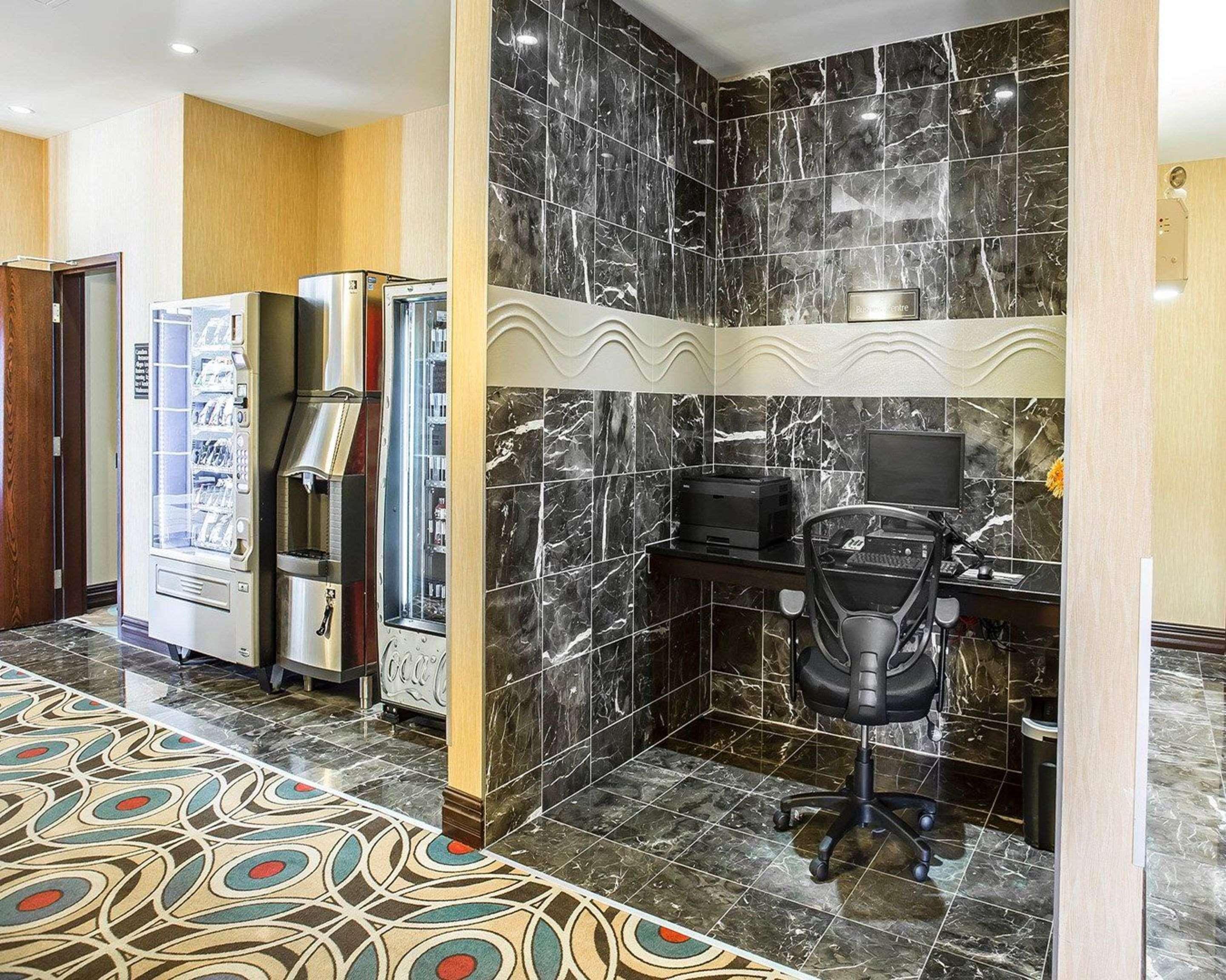 Comfort Hotel Bayer'S Lake Timberlea Екстериор снимка