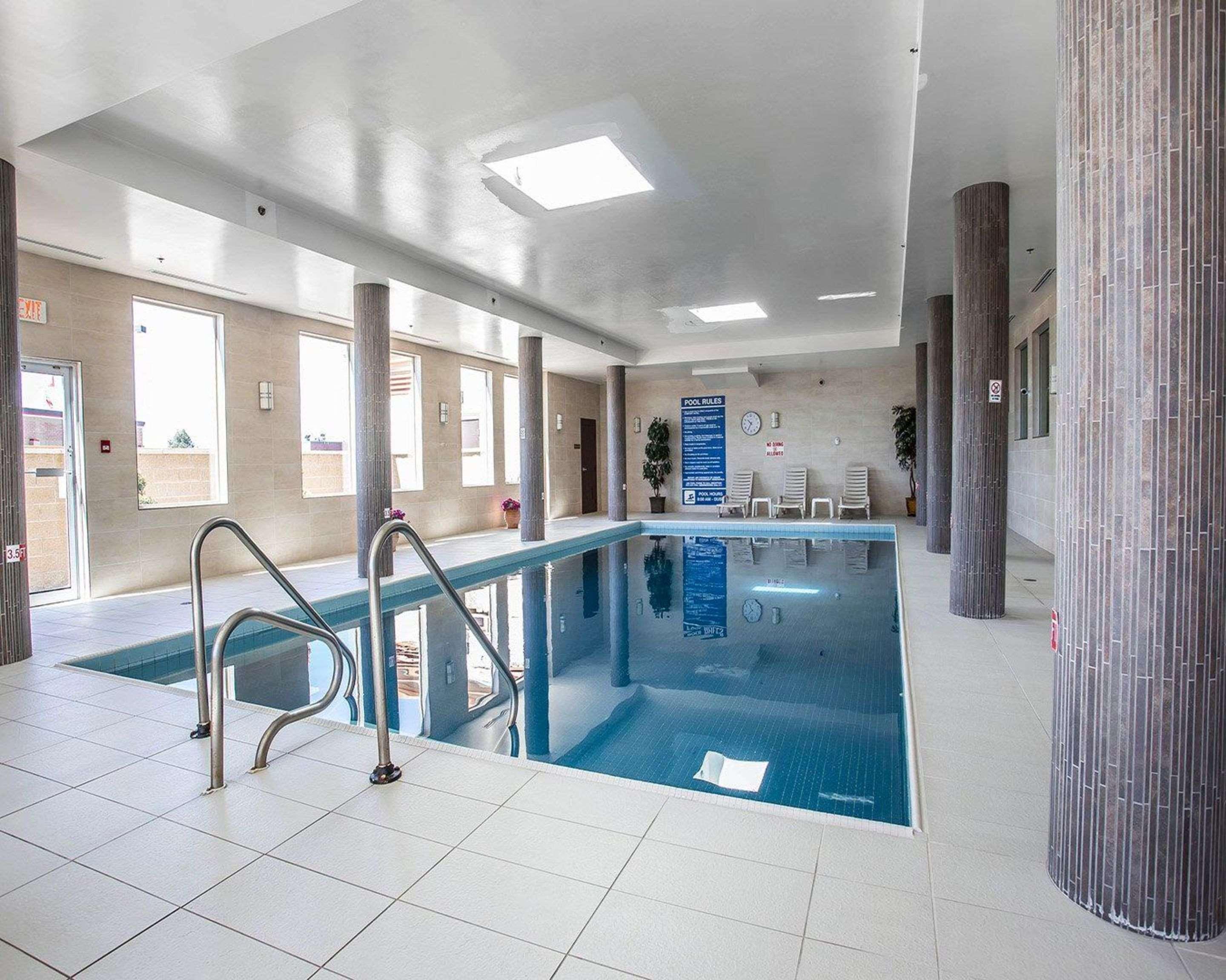 Comfort Hotel Bayer'S Lake Timberlea Екстериор снимка