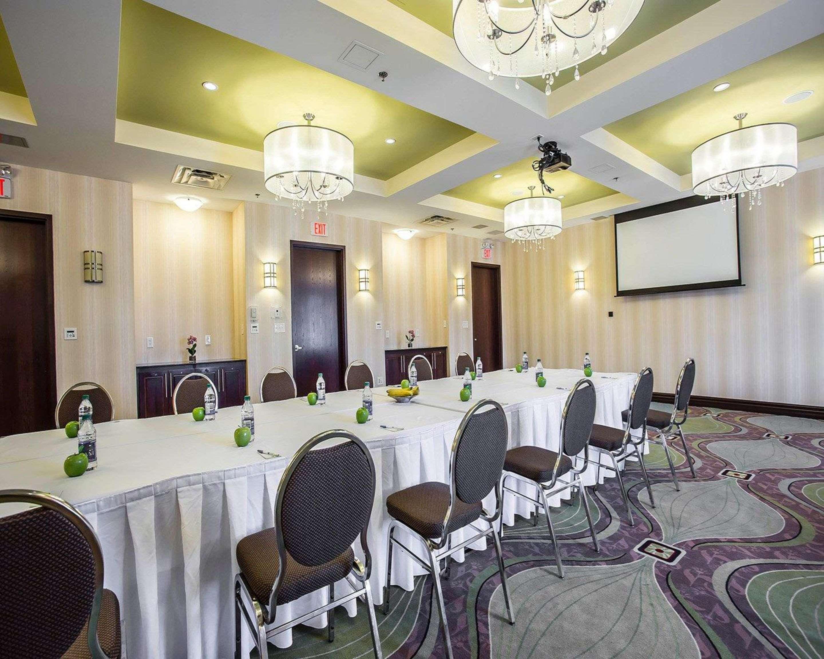 Comfort Hotel Bayer'S Lake Timberlea Екстериор снимка