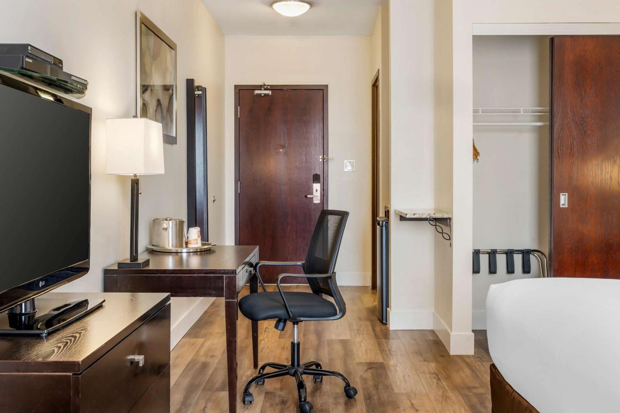 Comfort Hotel Bayer'S Lake Timberlea Екстериор снимка