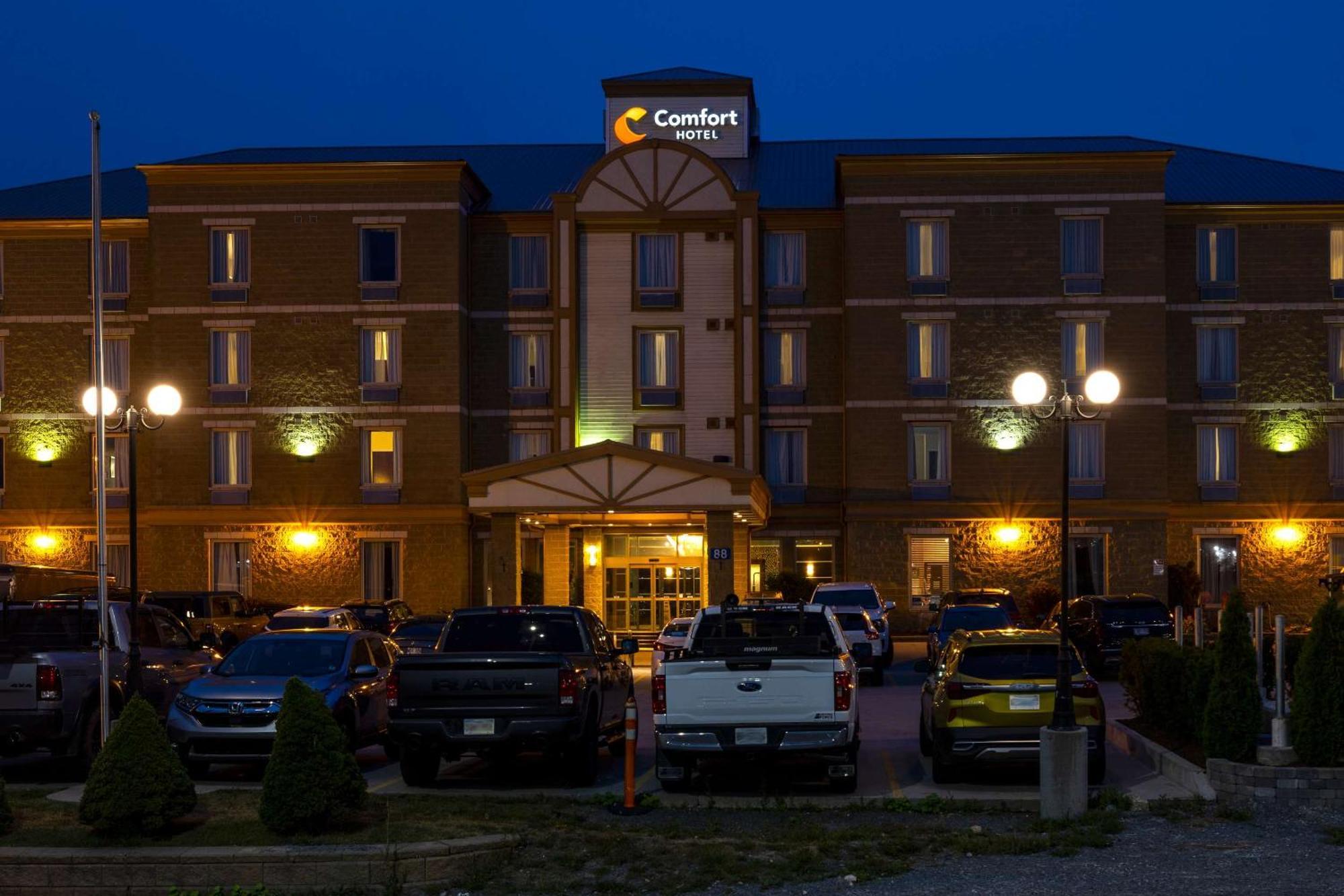Comfort Hotel Bayer'S Lake Timberlea Екстериор снимка