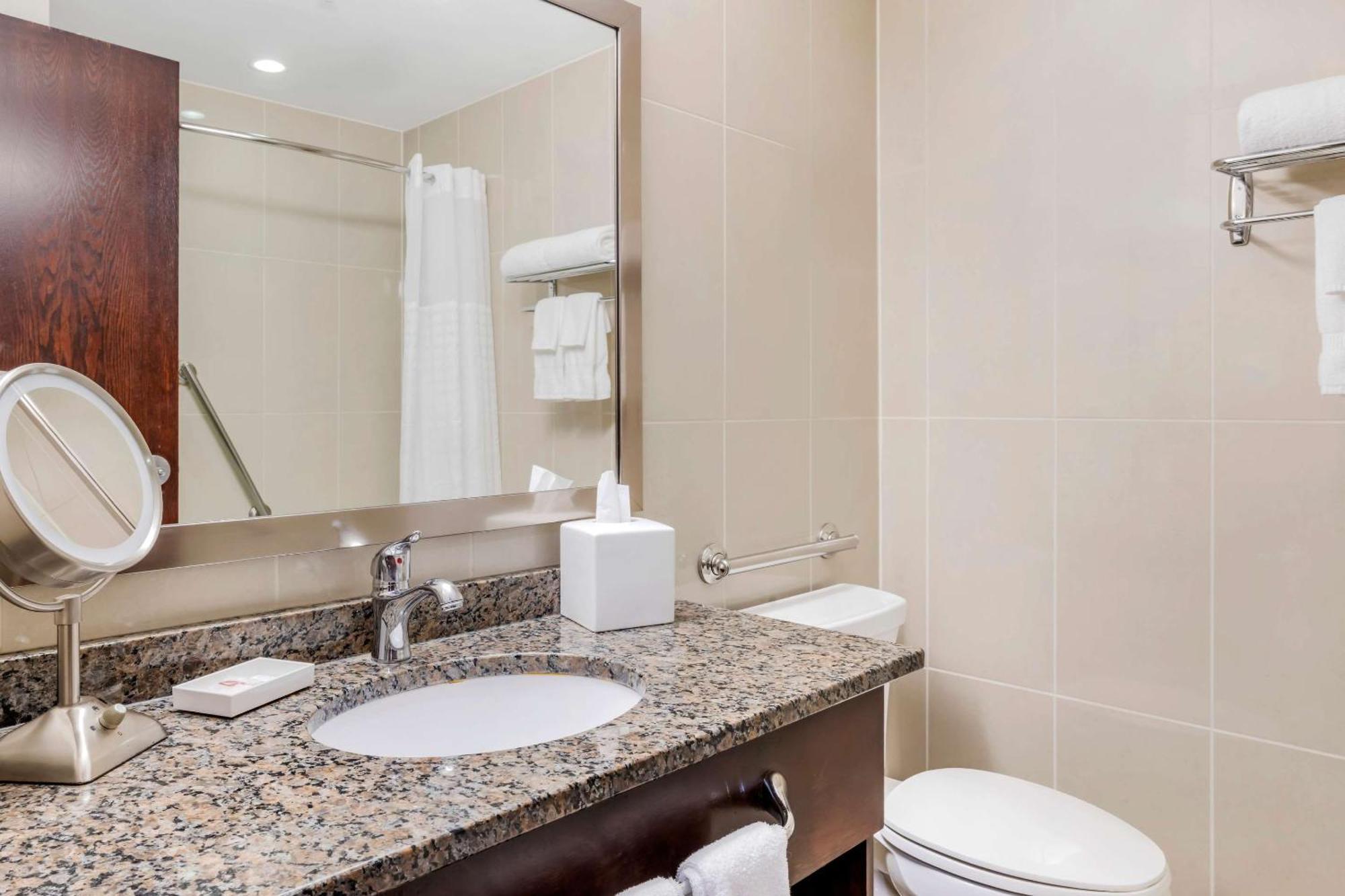 Comfort Hotel Bayer'S Lake Timberlea Екстериор снимка